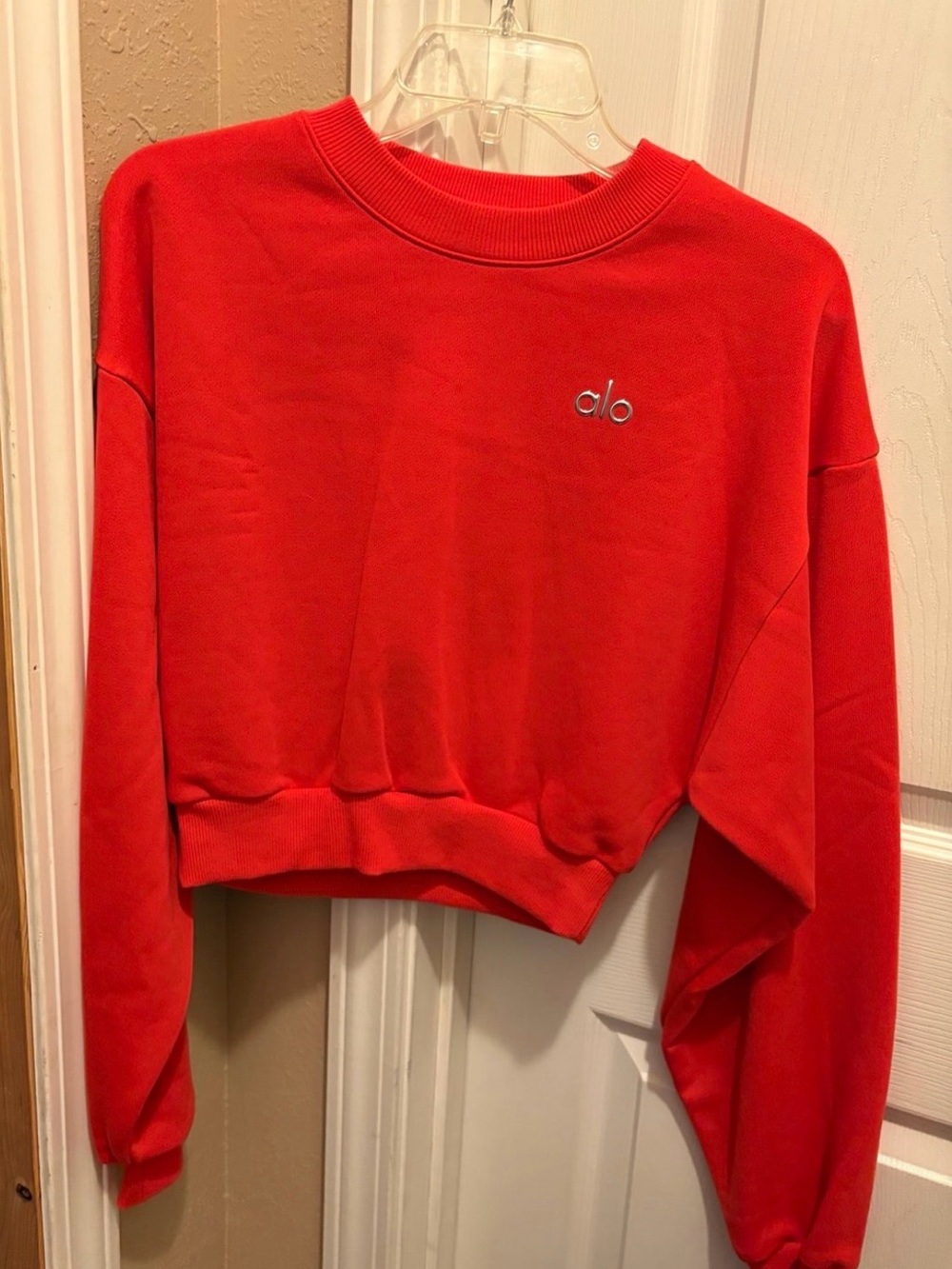 ALO Yoga Red Accolade Cropped Crew Sweatshirt NWOT - Picture 2 of 3